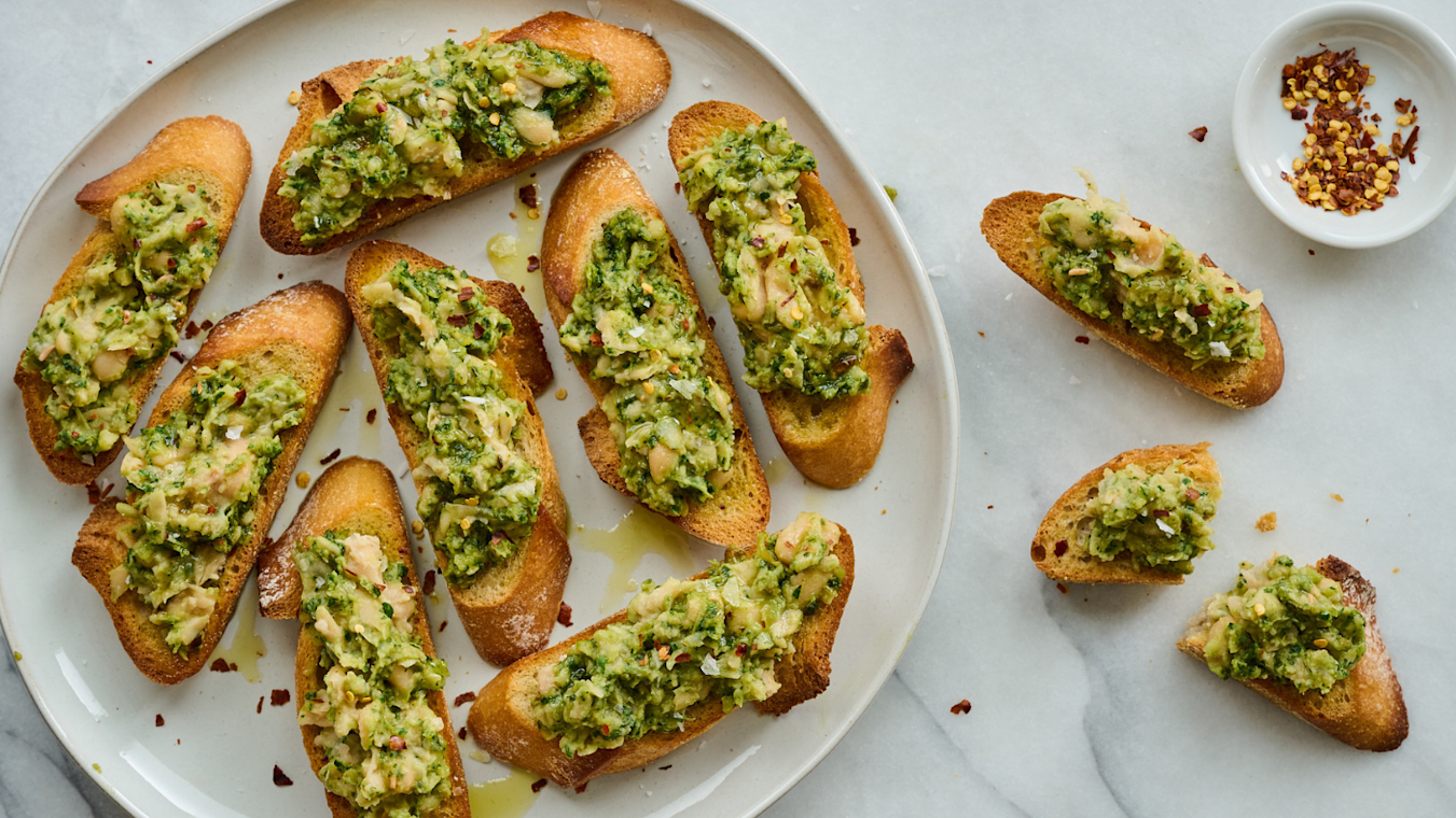 Creamy Herbed Cannellini Beans and Roasted Fennel Crostini