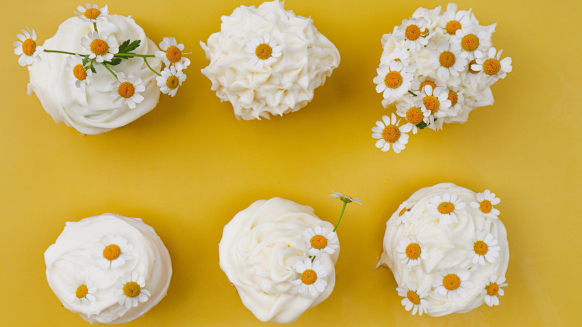 Chamomile Decorated Cake